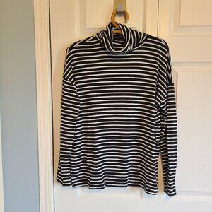 Turtle neck long sleeved top